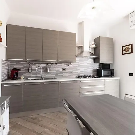 Luna House * La Spezia